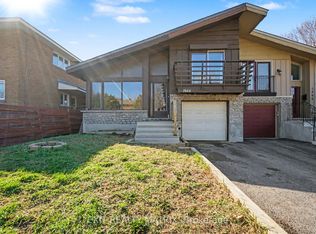 1864 Lenester Ave, Ottawa, ON K2A 3W8