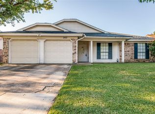 202 Kalmia Dr, Arlington, TX 76018