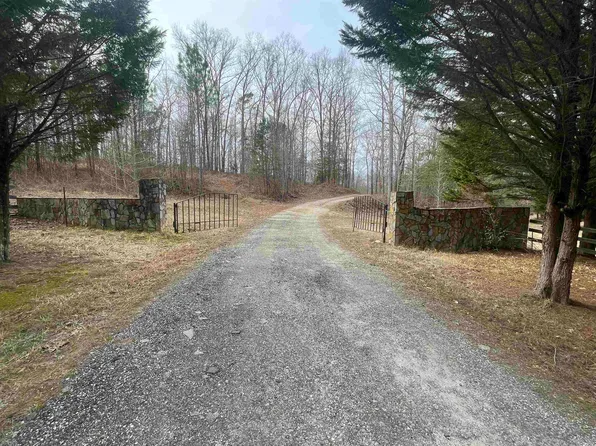 1944 Dr Johns Rd, Westminster, SC 29693