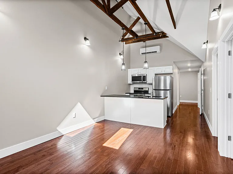 521 Warren St #4 — Photo 36