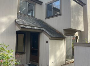 7 Chestnut Dr, Avon, CT 06001