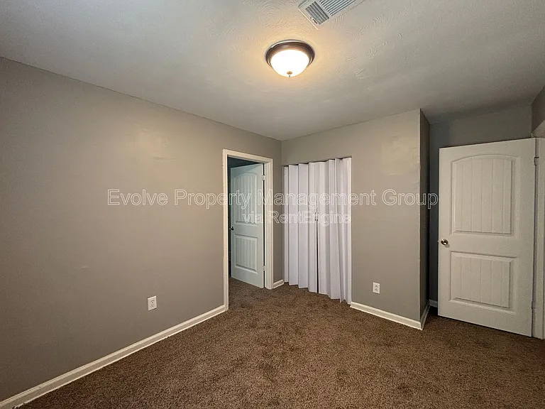 4268 Glenbrook St — Photo 15