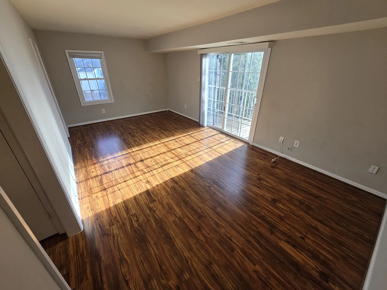 3 bed, 1.5 bath, 1302 sqft, $2,450 — Photo 3