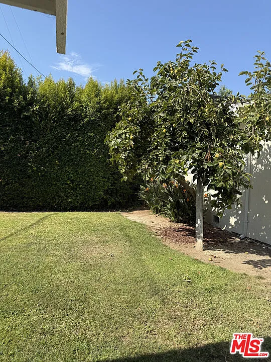 4 bed, 3.0 bath, 2052 sqft, $6,700 — Photo 4