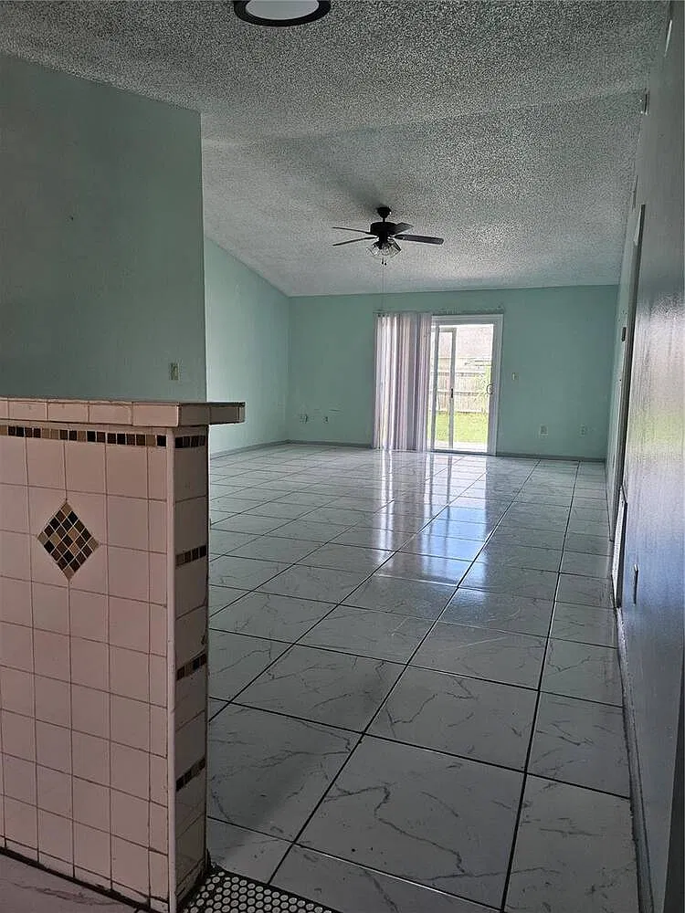 3 bed, 2.0 bath, 1329 sqft, $1,550 — Photo 3