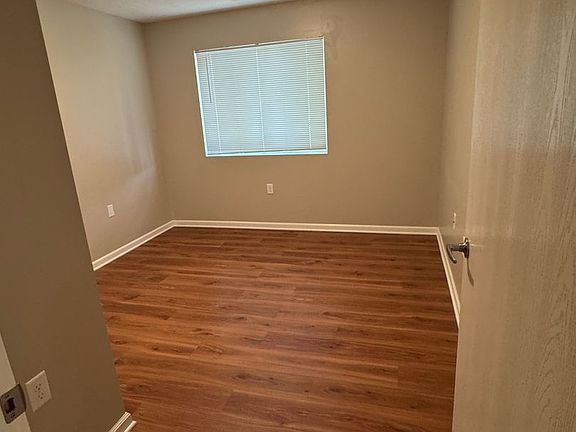 3rd image of 901 S Franklin Ave #123