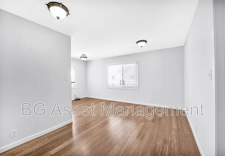 1919 Curtis St #10 — Photo 5
