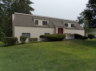 28 Carriage Dr #28, Simsbury, CT 06070