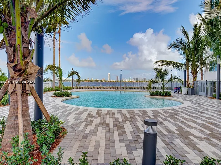 7501 E Treasure Dr #4K — Photo 7