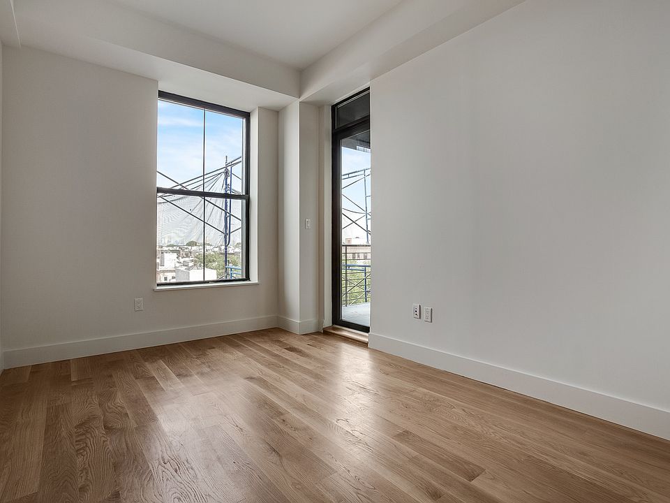 2nd image of 1680 Madison St #D415