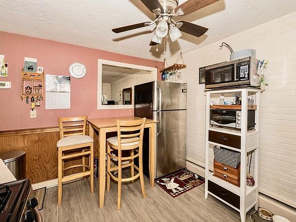 2nd image of 419 Newport Ave Unit 6