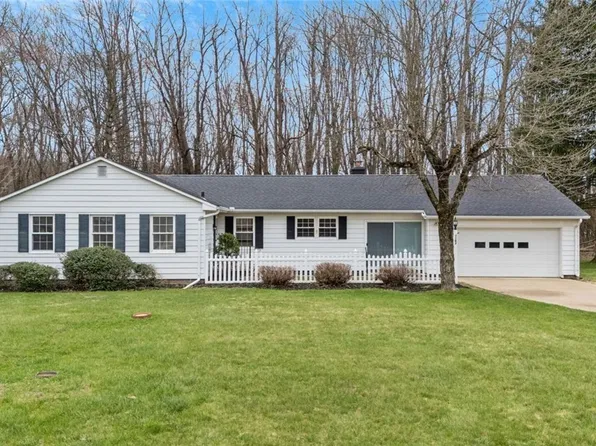 1163 Oak Tree Rd, Akron, OH 44320