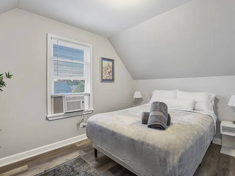 1304 Dean St — Photo 9