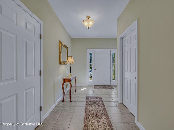 3rd image of 42 Wyndham Rd