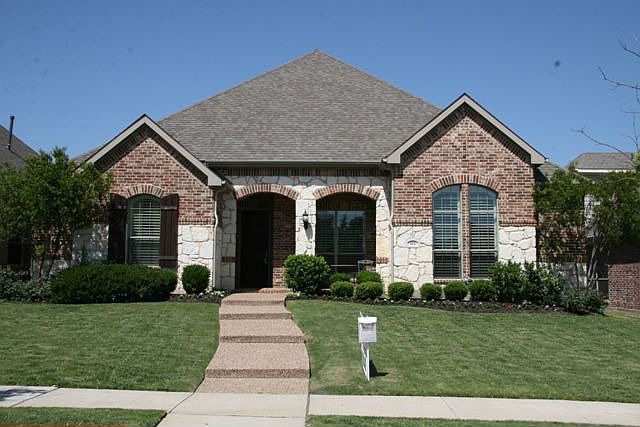 1st image of 612 King Lionel Ln