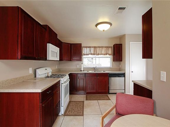 3rd image of 3213 Feather Ln