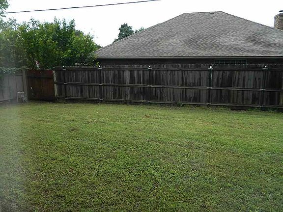 3rd image of 239 NW Northwood Pl