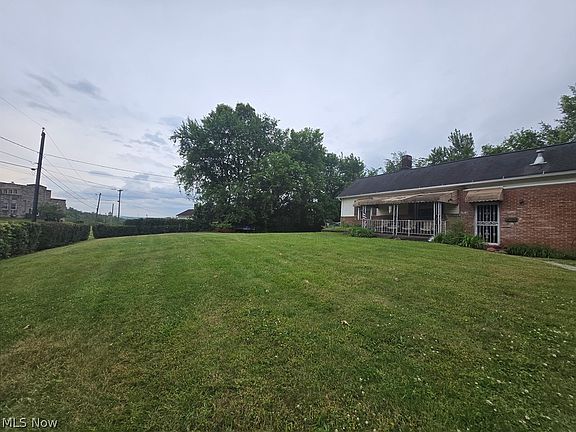 3rd image of 1427 Hawn St
