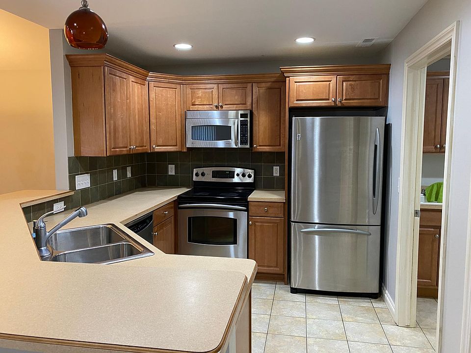 1st image of 44060 Elm Dr