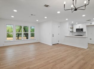 400 Walnut St, Grandview, TX 76050