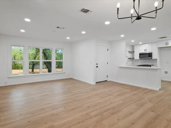 400 Walnut St, Grandview, TX 76050