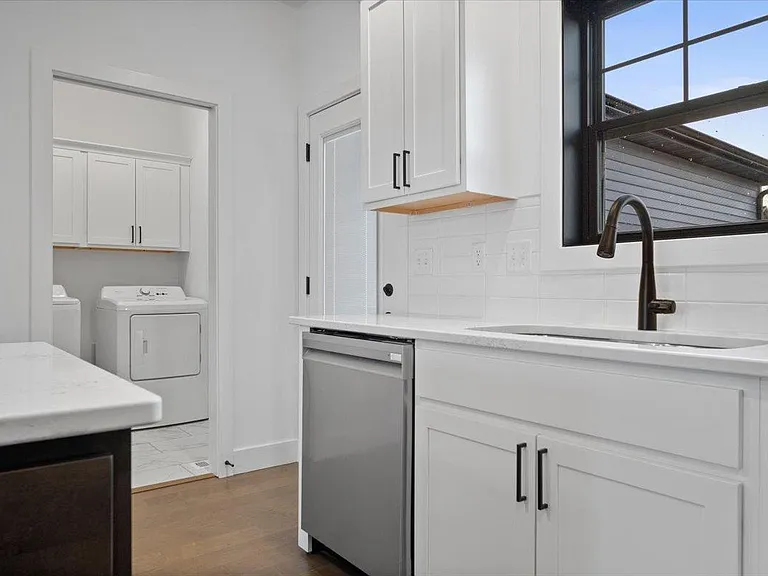 1627 Duncannon Dr — Photo 12