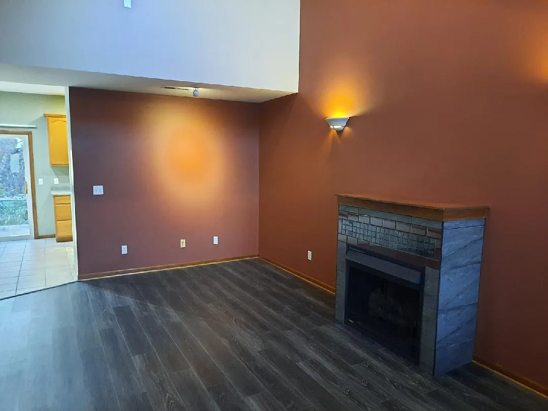 3 bed, 2.5 bath, 1350 sqft, $1,500 — Photo 2