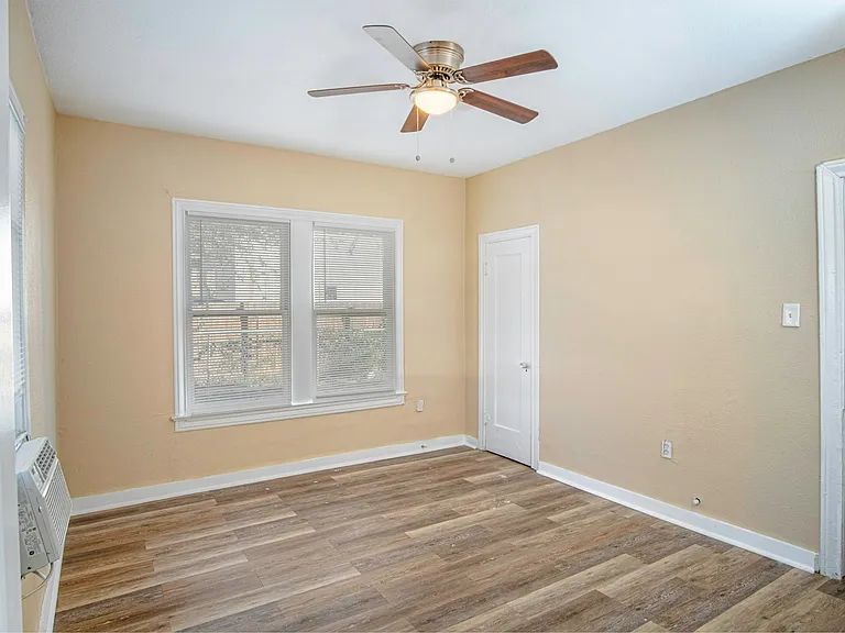 907 Iowa St #1 — Photo 10
