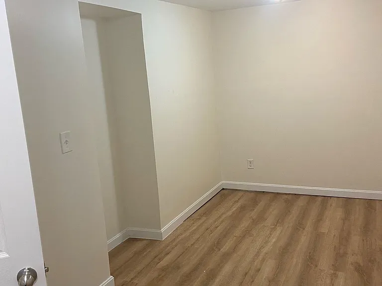 44 Park Ave #BASEMENT — Photo 6