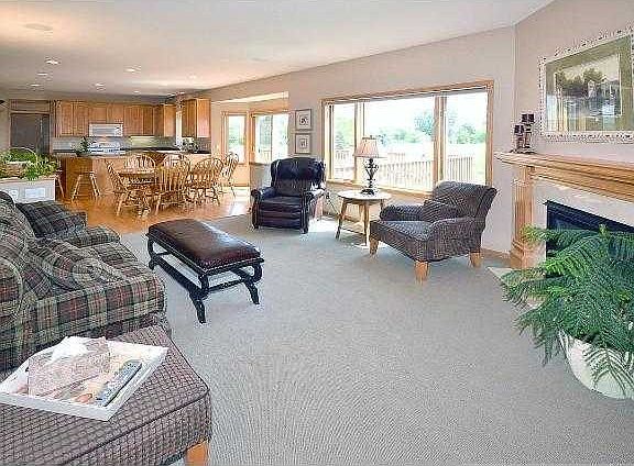 4th image of 3597 Iris Ave N