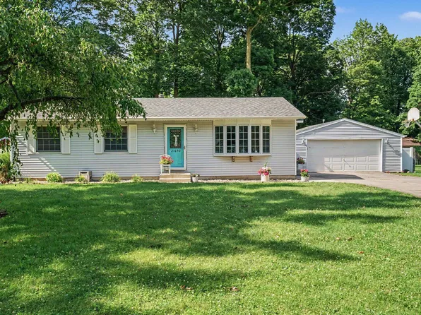 21650 Maple Glen Dr, Edwardsburg, MI 49112