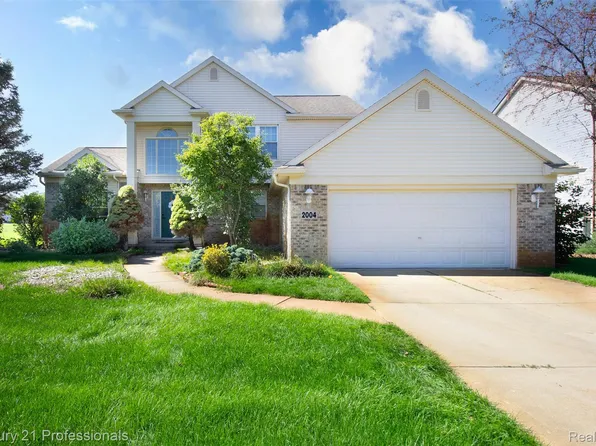 2004 Twin Sun Cir, Commerce Township, MI 48390