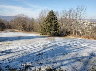 6641 Riverview Rd, Slatington, PA 18080