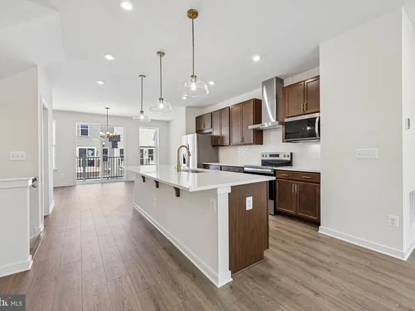 18020 Alicia Ave, Dumfries, VA 22026