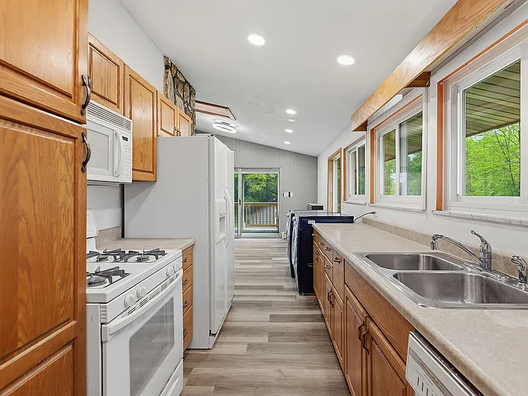 1392 Maple Grove Rd — Photo 22