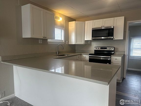 4th image of 416 Douglas St