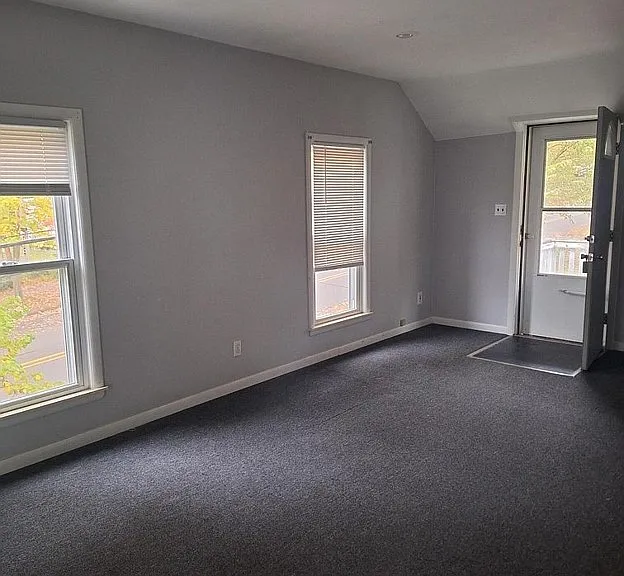 207 W Henry St #2 — Photo 5