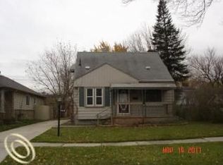 22338 Maple St, Saint Clair Shores, MI 48081