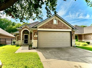 816 Claycourt Cir, Fort Worth, TX 76120