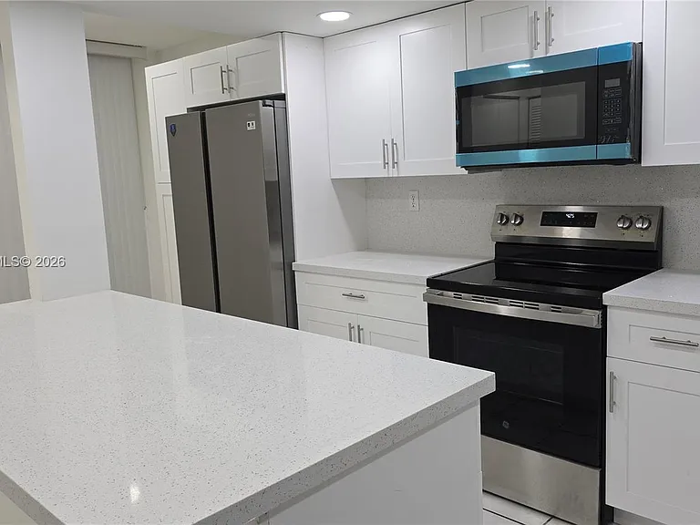 2810 SW 87th Ave #910 — Photo 4