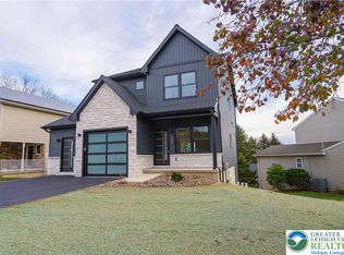 5050 Foxdale Dr, Whitehall, PA 18052