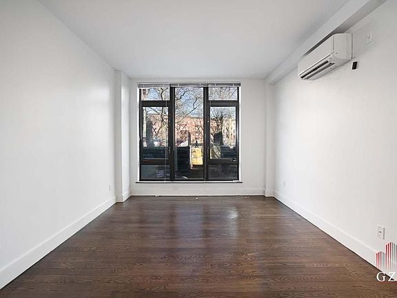 4th image of 146 E 98th St #6A