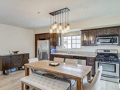 4th image of 435 Monrovista Ave
