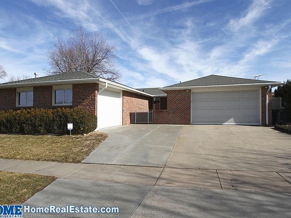 3rd image of 820 Lakeside Dr