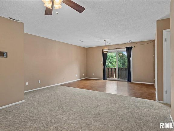 3rd image of 1900 Jeanette Ln APT 8