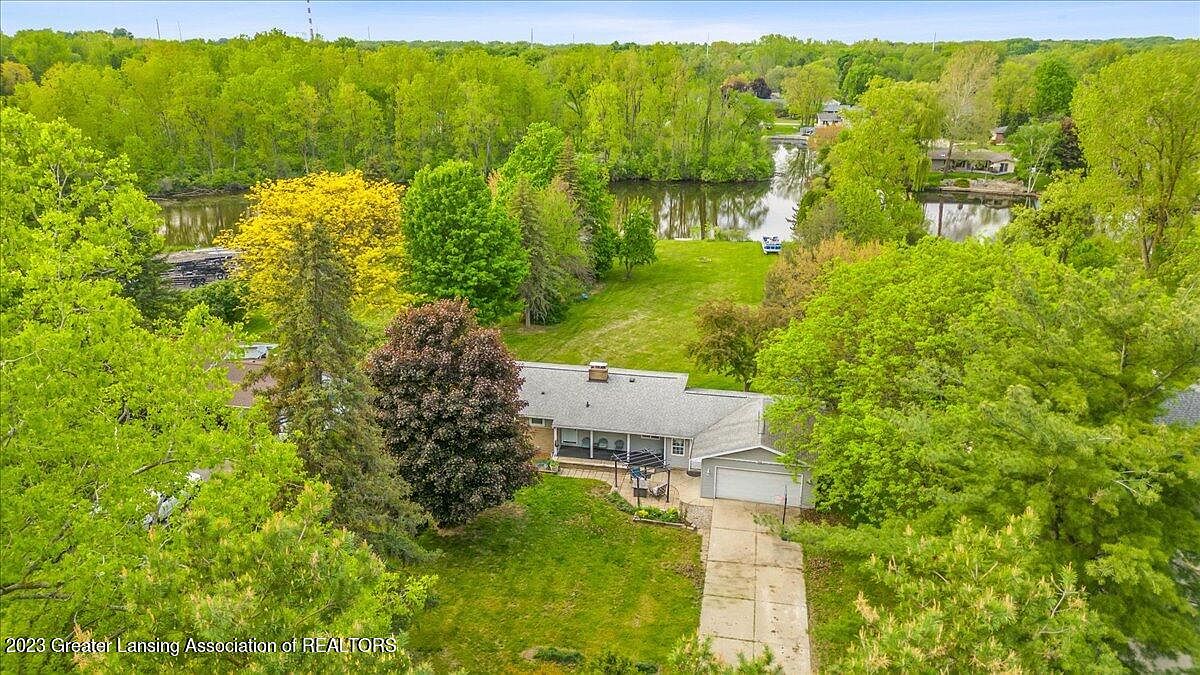 7086 Dove Ln, Dimondale, MI 48821 Zillow