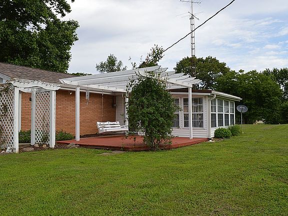 4th image of 502 S Hill Dr