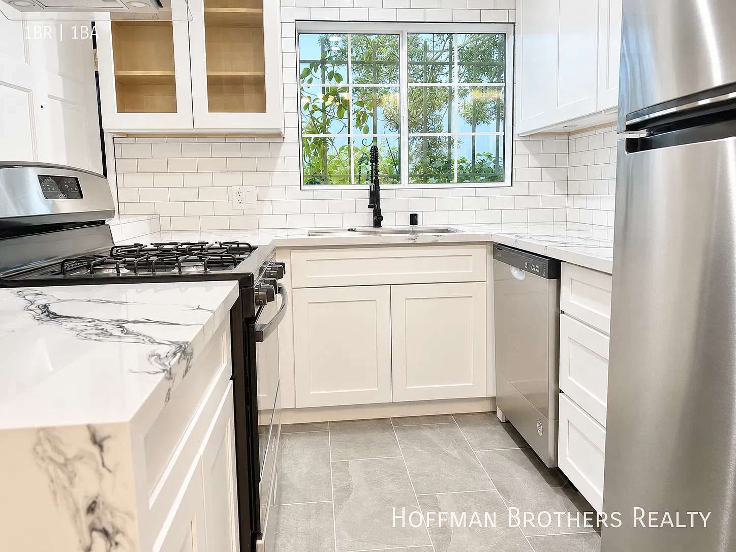 ~1 Month Free!~ Fully Remodeled 1 Bedroom With In-Unit Laundry, A/C & Parking ~ Steps From Plumme... — Photo 2