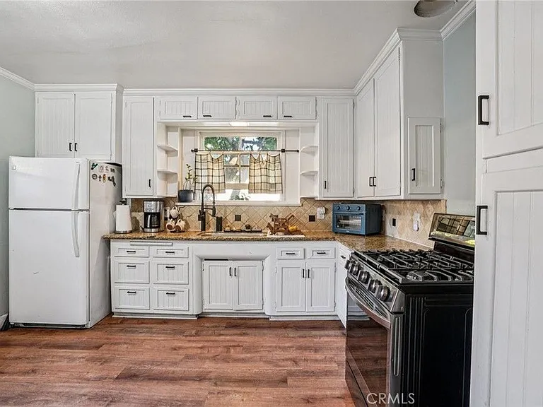 11045 Howard St — Photo 4