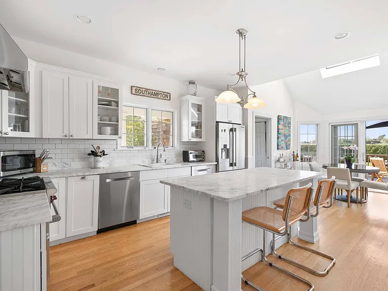 6 Millfarm Ln — Photo 3